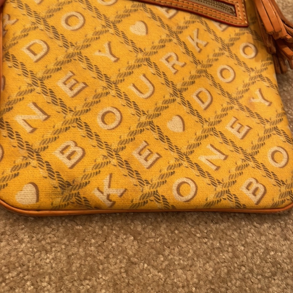 Dooney and Bourke small crossbody bag. - Picture 9 of 10